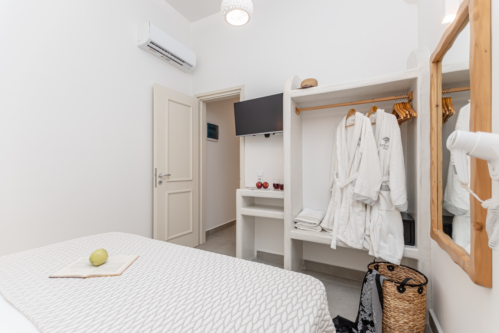 Junior Suite - No Sea View - Main Bedroom