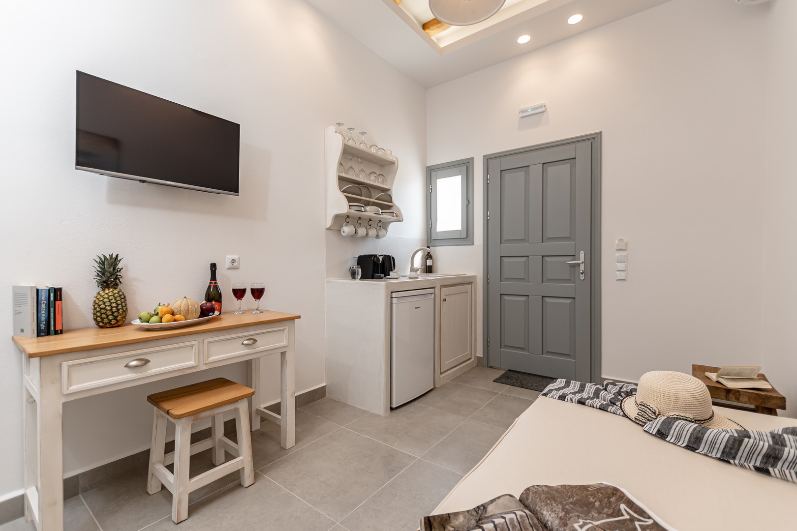Junior Suite - No Sea View - Kitchenette and Lounge